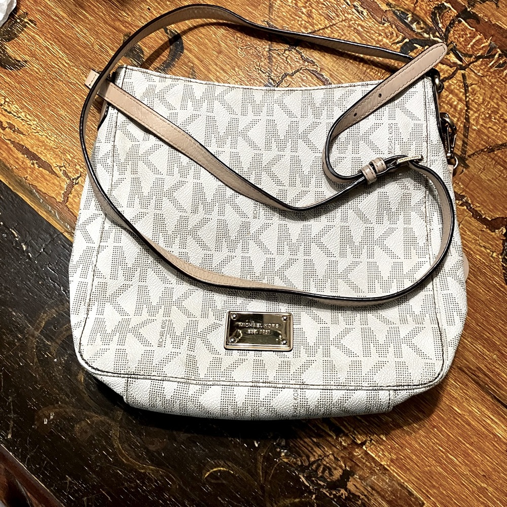 Michael Kors Cream cross over bag